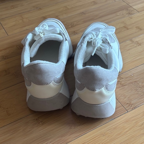 No Boundaries White and Gray Women's Sneakers - Picture 5 of 5